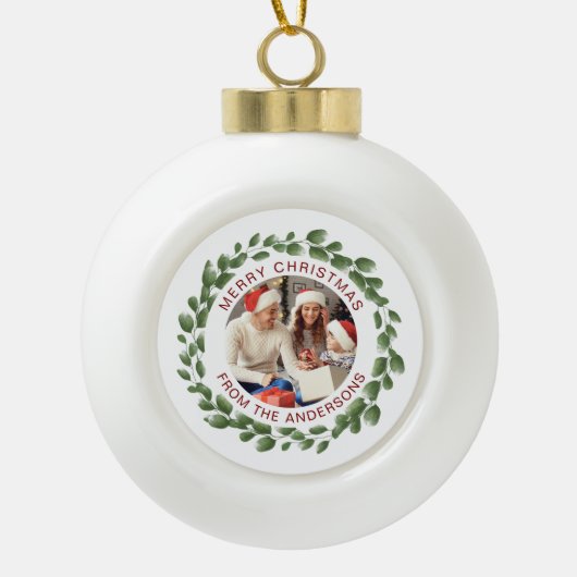 Moderne Eenvoudige Kerstkrans Familiefoto Keramische Bal Ornament (Voorkant)