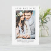 Moderne Eenvoudige Koppel Foto Save The Date (Staand voorkant)