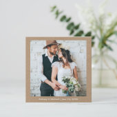 Moderne, eenvoudige Kraft Weddenfoto Bedankkaart (Staand voorkant)