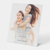 Moderne eenvoudige minieme camouflage bedankt reclamebord met voetstuk (Voorkant)