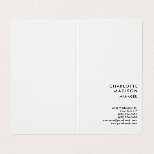 Moderne, eenvoudige, minimale, witte tapijtvlek visitekaartje (Buitenkant ongevouwen)