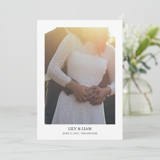 Moderne eenvoudige minimalistische tekst en foto b save the date (Staand voorkant)