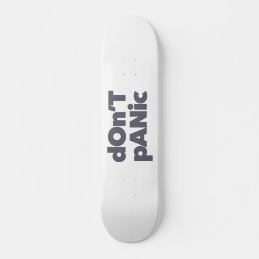 Moderne, eenvoudige, moedige, coole afbeelding van persoonlijk skateboard (Voorkant)