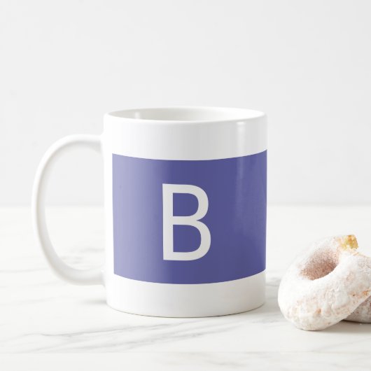 Moderne Eenvoudige Monogrammed Initiaal Letter Min Koffiemok (Met donut)