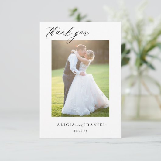 Moderne eenvoudige script 2 foto's bruiloft bedankkaart (Staand voorkant)