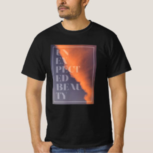Moderne, eenvoudige, stedelijke vormgeving van onv t-shirt