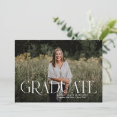 Moderne Eenvoudige Type Afstudeeruitnodiging Kaart (Staand voorkant)