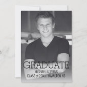 Moderne Eenvoudige Zwarte en Witte Afstudeerfeest Aankondiging (Voorkant)