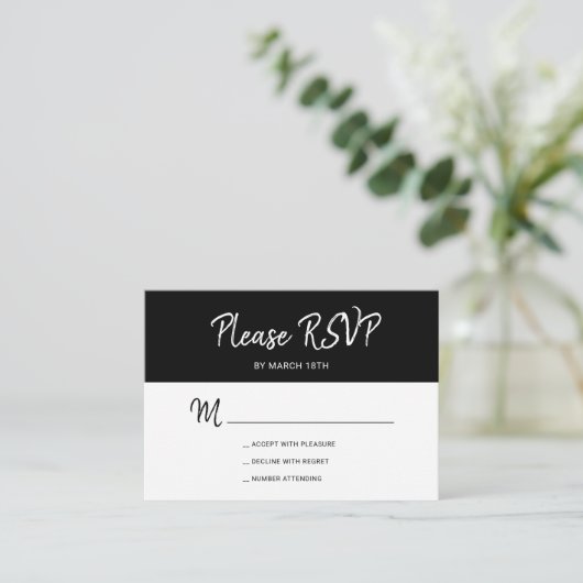 Moderne eenvoudige zwarte en witte scriptbruiloft informatiekaartje (Staand voorkant)