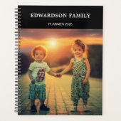 Moderne eenvoudige zwarte familie foto's monogram planner (Voorkant)