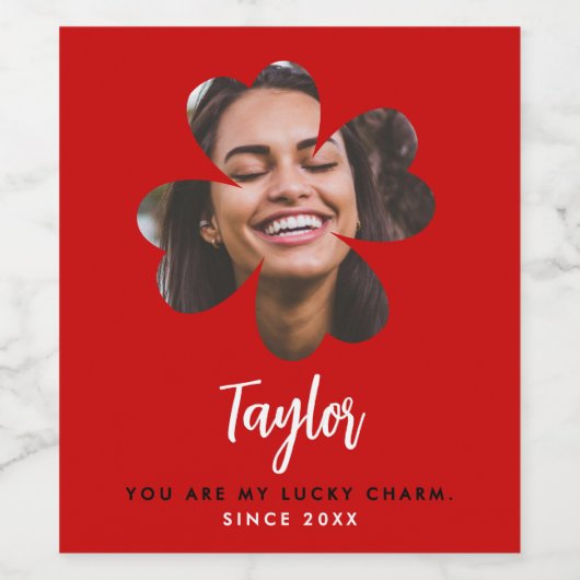 Moderne Eenvoudige Zwarte Lucky In Love Clover Fot Wijn Etiket (Enkel label)