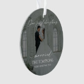 Moderne eerste kerst getrouwde foto Ornament (voorkant)