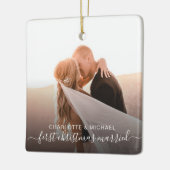 Moderne Eerste Kerstmis Getrouwd Foto Keramisch Ornament (Links)