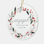 Moderne Eerste Kerstmisverloofde Mistletoe Krans Keramisch Ornament (Links)