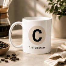 Moderne eerste mok – “C is voor [naam]” ontwerp