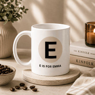 Moderne eerste mok – “E is voor [naam]” ontwerp