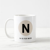Moderne eerste mok – “N is voor [Naam]” Design (Links)