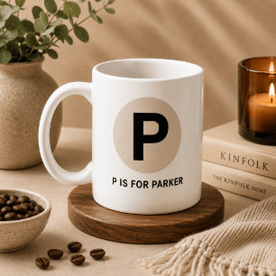Moderne eerste mok – “P is voor [Naam]” ontwerp