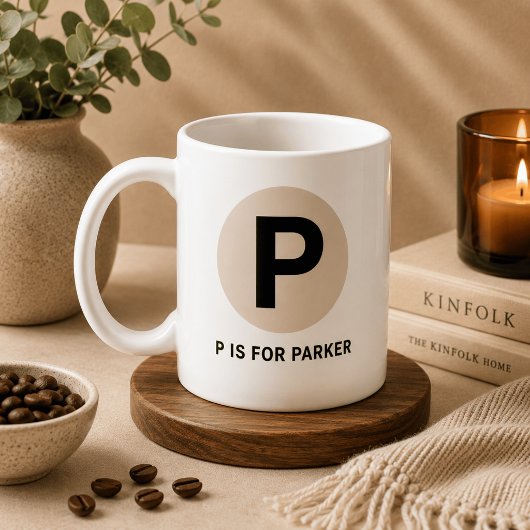 Moderne eerste mok – “P is voor [Naam]” ontwerp