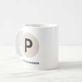 Moderne eerste mok – “P is voor [Naam]” ontwerp (Voorkant links)