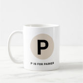 Moderne eerste mok – “P is voor [Naam]” ontwerp (Links)