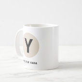 Moderne eerste mok – “Y is voor [Naam]” ontwerp (Voorkant links)