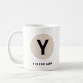 Moderne eerste mok – “Y is voor [Naam]” ontwerp (Links)