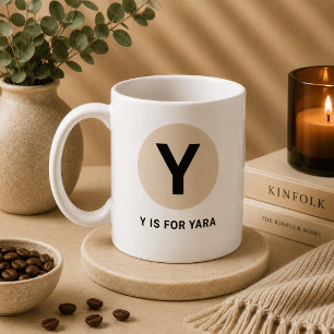 Moderne eerste mok – “Y is voor [Naam]” ontwerp