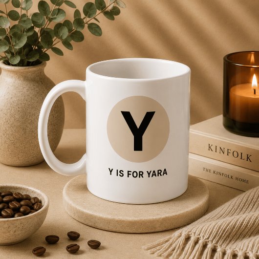Moderne eerste mok – “Y is voor [Naam]” ontwerp