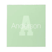 Moderne, eigentijdse monogram in lichtgroen en wit notitieblok (Voorkant)