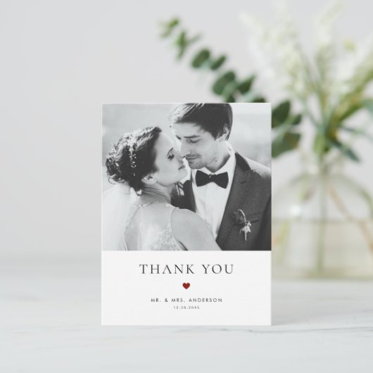 Moderne Elegance Red Typography Weddenschap Bedank Briefkaart (Staand voorkant)