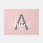 Moderne elegant Blush Pink Girly Gray Monogram Naa Deurmat (Voorkant)