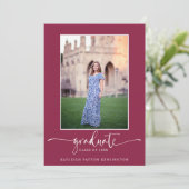 Moderne Elegant Burgundy Script Afstuderen Foto Aankondiging (Staand voorkant)