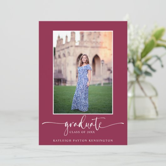 Moderne Elegant Burgundy Script Afstuderen Foto Aankondiging (Staand voorkant)
