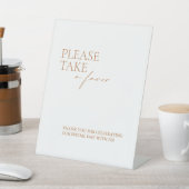 Moderne Elegant Calligraphy White Favors Reclamebord Met Voetstuk (Insitu)