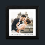 Moderne Elegant Custom Keepomwille Weddenfoto Cadeaudoosje<br><div class="desc">Op zoek naar een moderne en elegante manier om je trouwherinneringen op te slaan? Kijk niet verder dan deze aangepaste cadeaudoos voor huwelijksfoto's. Deze cadeaudoos is voorzien van een schoon en eenvoudig design met een accentuer en is de perfecte manier om uw geliefde trouwfoto's en -mementos op te slaan en...</div>