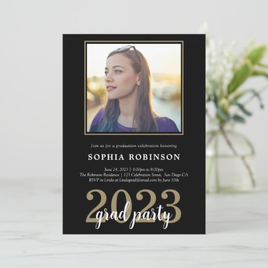 Moderne Elegant Custom Photo Graduparty Kaart (Staand voorkant)