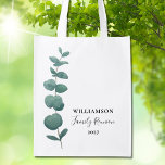 Moderne Elegant Eucalyptus Family Reunion Boodschappentas<br><div class="desc">Deze Gezinsreünie Reüssable Grocery Bag is versierd met elegante typografie en een stijlvolle waterverf eucalyptus sprig. Eenvoudig aan te passen. Gebruik het Hulpmiddel van het Ontwerp om de tekstgrootte, de stijl, of de kleur te veranderen. Omdat wij ons kunstwerk creëer, zult u dit nauwkeurige afbeelding niet vinden van andere ontwerpers....</div>