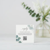 Moderne Elegant Eucalyptus Greenery QR Code RSVP Vierkante Visitekaartje (Staand voorkant)