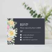 Moderne Elegant Floral Dark Wedding RSVP Kaart (Staand voorkant)