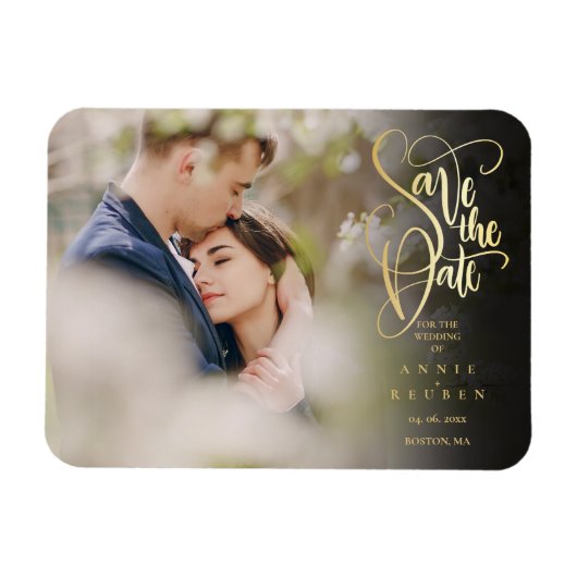 Moderne Elegant Gold Script Photo Save the Date Magneet (Horizontaal)