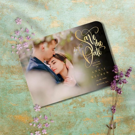 Moderne Elegant Gold Script Photo Save the Date Magneet