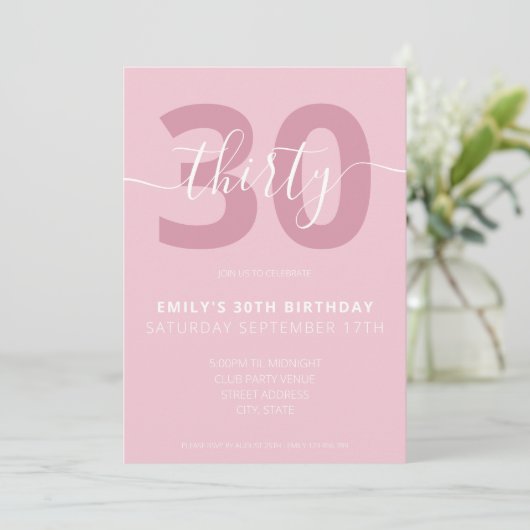 Moderne Elegant Script 30th Birthday Uitnodiging (Staand voorkant)