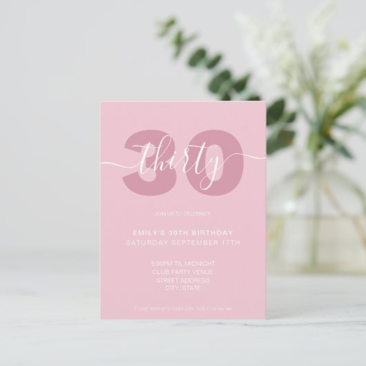 Moderne Elegant Script 30th Birthday Uitnodiging (Staand voorkant)