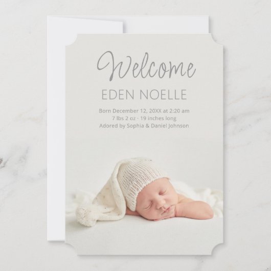 Moderne Elegant Script Fotogeboorte Aankondiging (Voorkant)