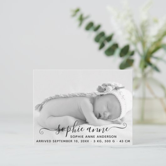 Moderne Elegant Script Fotogeboorte Aankondiging Briefkaart (Staand voorkant)