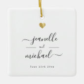 Moderne Elegant Script Minimal Gold Heart Wedding Keramisch Ornament (Voorkant)