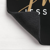 Moderne Elegant Script Monogram Initiaal Black Gol Muismat (Hoek)