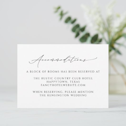 Moderne Elegant Script Wedding Accommodations Informatiekaartje (Staand voorkant)