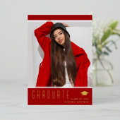 Moderne Elegante Afstudeerder Rood Foliekaart Folie Uitnodiging (Staand Voorkant)